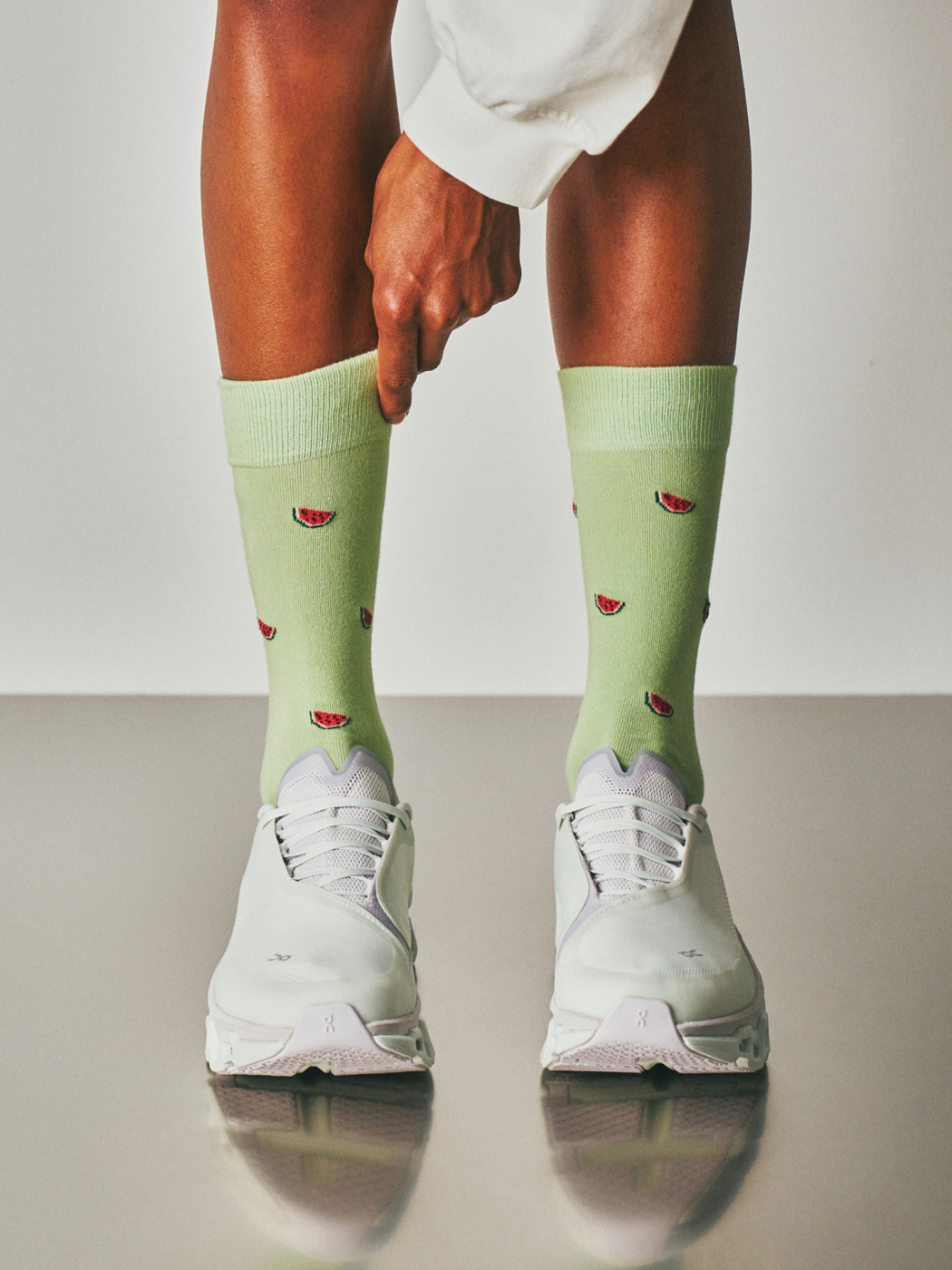 Von Jungfeld Watermelon Socken Mintgrün getragen mit Sneakers