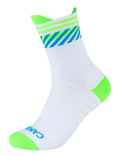 Camano Performance Multisport Socken Weiß – Frontansicht mit neonpink- und türkisblauen Streifen am Bund