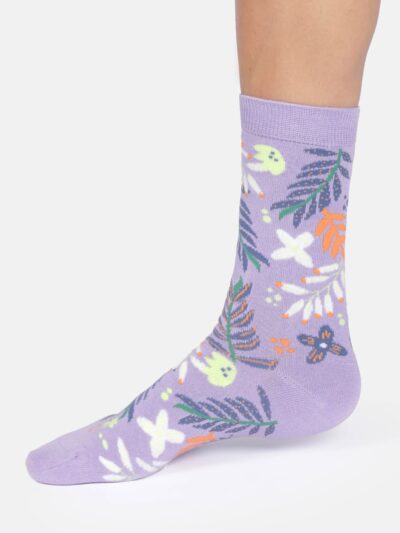 Thought Socken Summer Leaves Lavendel seitlich, Bambusmischung & Bio-Baumwolle