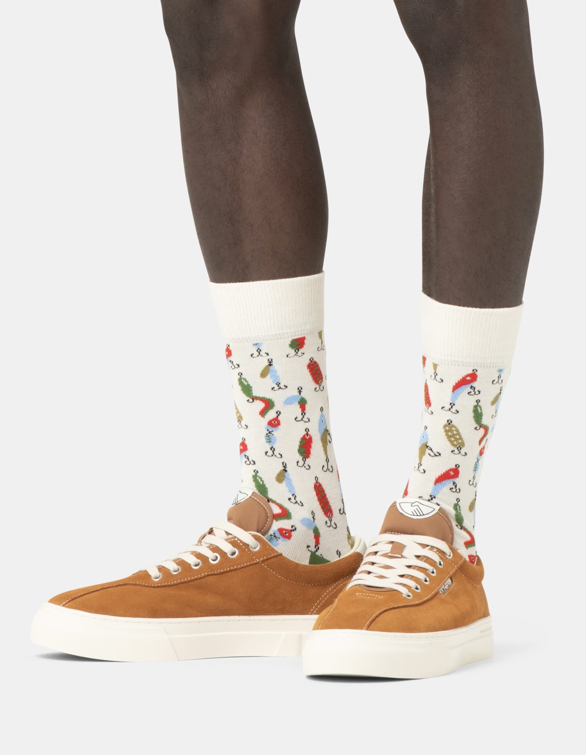 Happy Socks Angler Socken angezogen mit bunten Angelköder Motiven