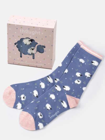 Thought Fluffy Grazing Sheep Socken in Geschenkbox mit flauschig bestickten Schafen