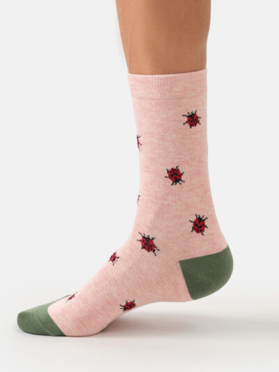 Thought Lucky Ladybirds Socken mit Marienkäfer in Altrosa mit roten Glückskäfern